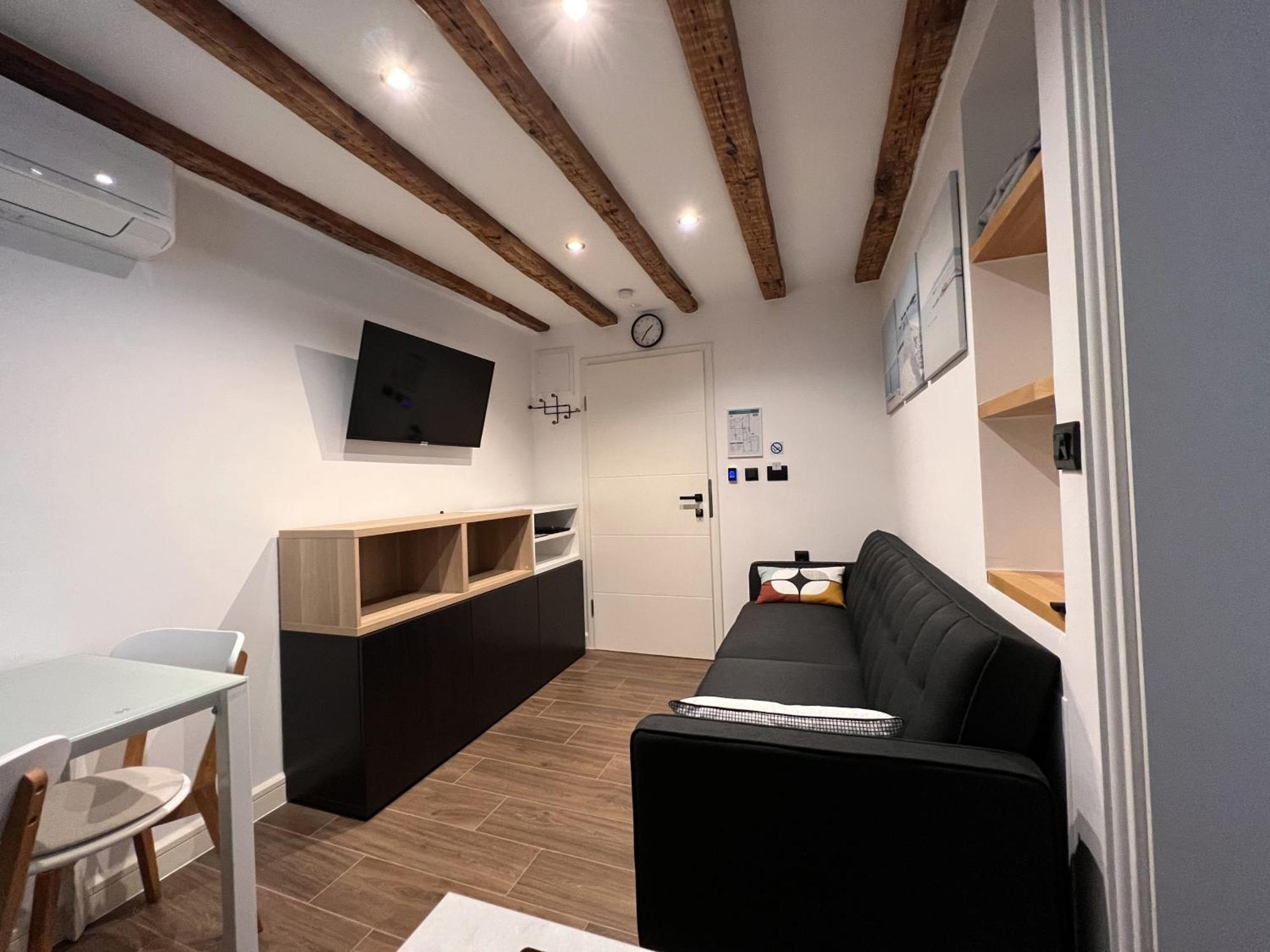 On The Square Suites Split Room photo